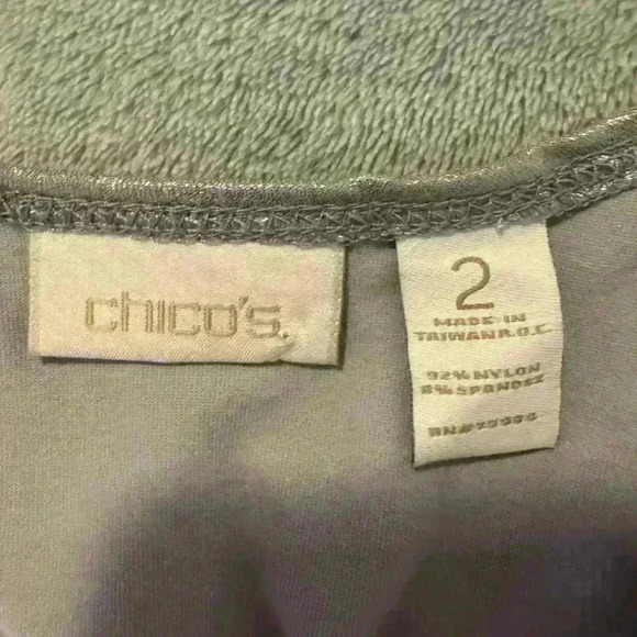 Women’s Silver Chico’s Sleeveless Blouse - Picture 3 of 6